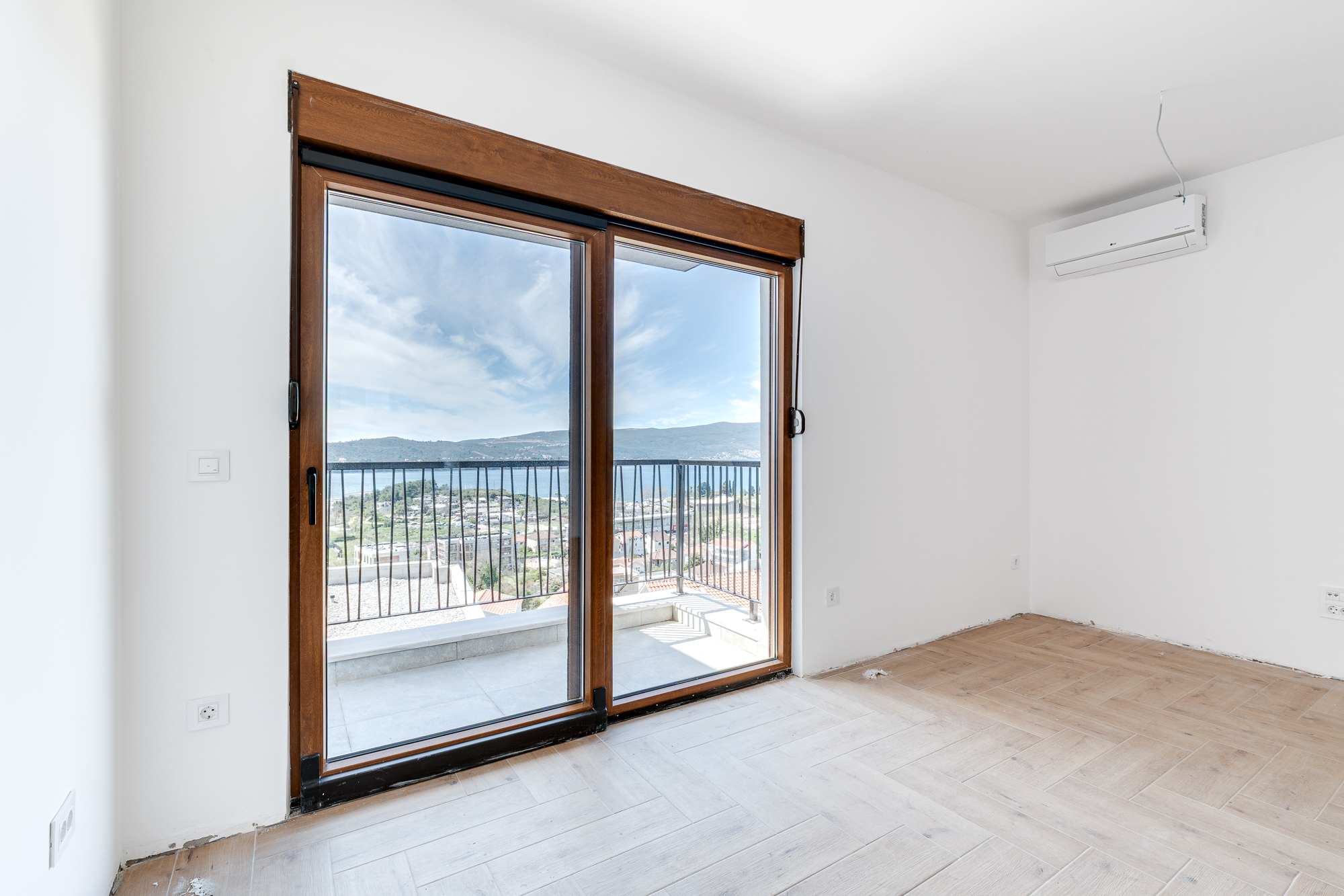 Apartments in a new complex in Tivat